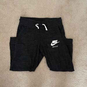 Nike Women capri length sweatpants small